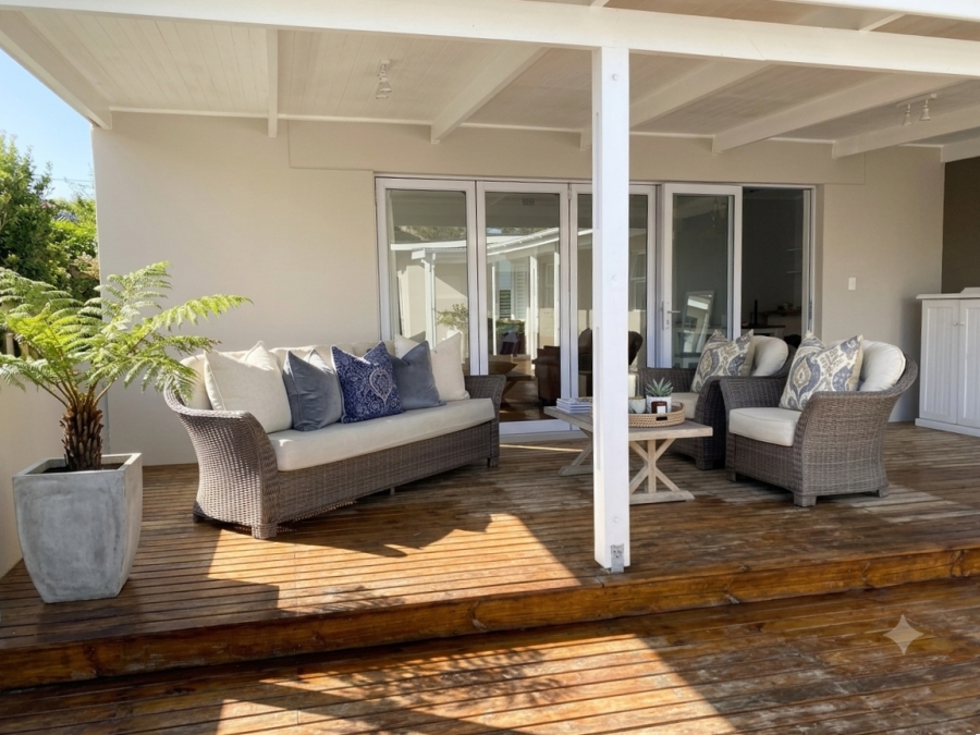 To Let 4 Bedroom Property for Rent in Leisure Isle Western Cape